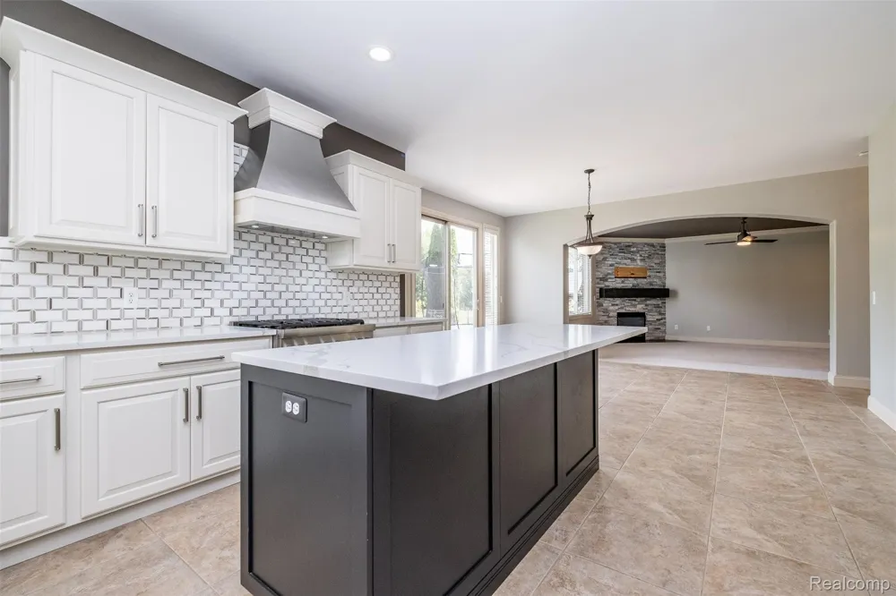 48850 Austrian Pine Drive Macomb Township, MI 48044