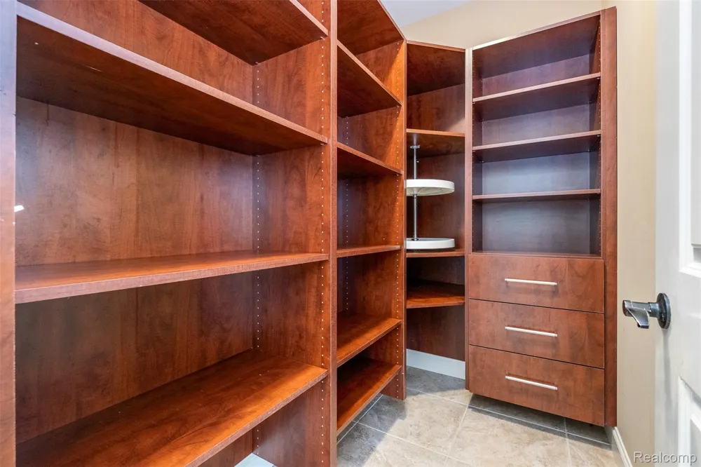 48850 Austrian Pine Drive Macomb Township, MI 48044