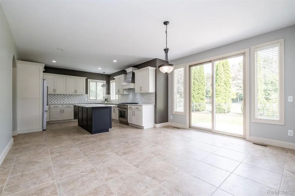 48850 Austrian Pine Drive Macomb Township, MI 48044