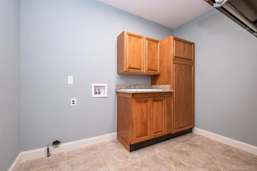 48850 Austrian Pine Drive Macomb Township, MI 48044