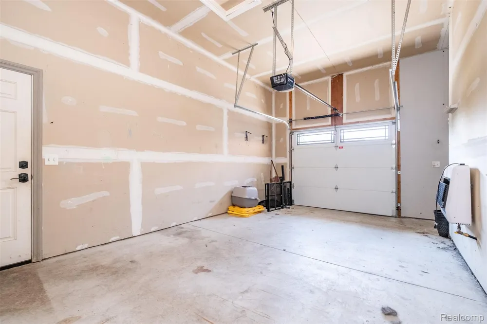 48850 Austrian Pine Drive Macomb Township, MI 48044