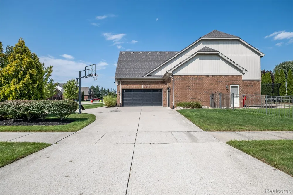 48850 Austrian Pine Drive Macomb Township, MI 48044