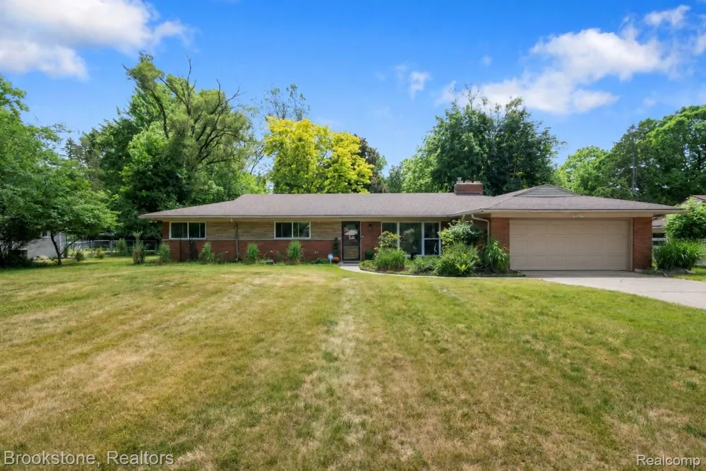 26095 Rangemore Street Southfield City, MI 48033