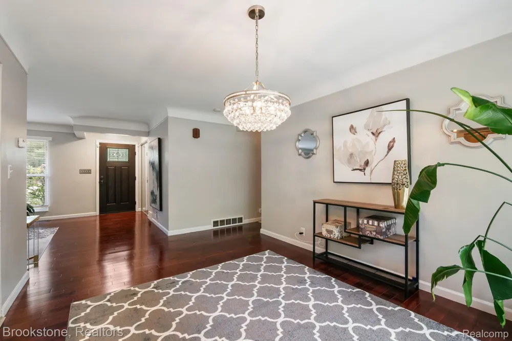 26095 Rangemore Street Southfield City, MI 48033