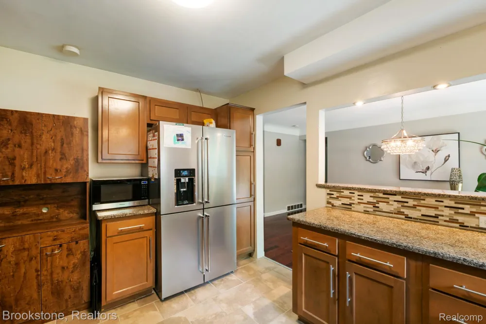 26095 Rangemore Street Southfield City, MI 48033