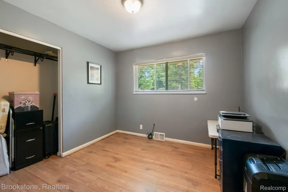 26095 Rangemore Street Southfield City, MI 48033