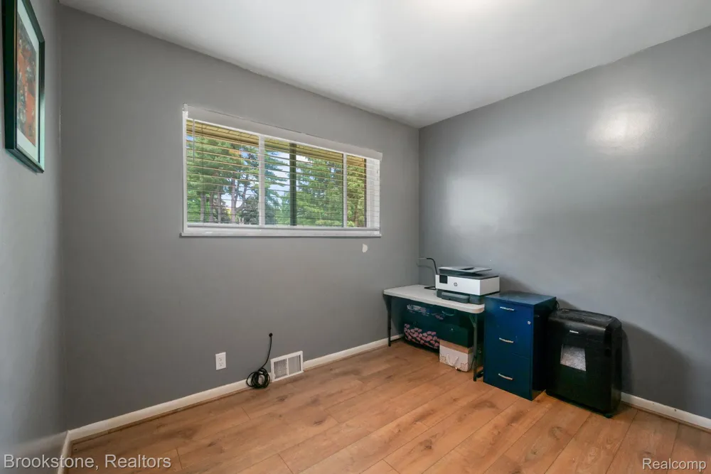 26095 Rangemore Street Southfield City, MI 48033