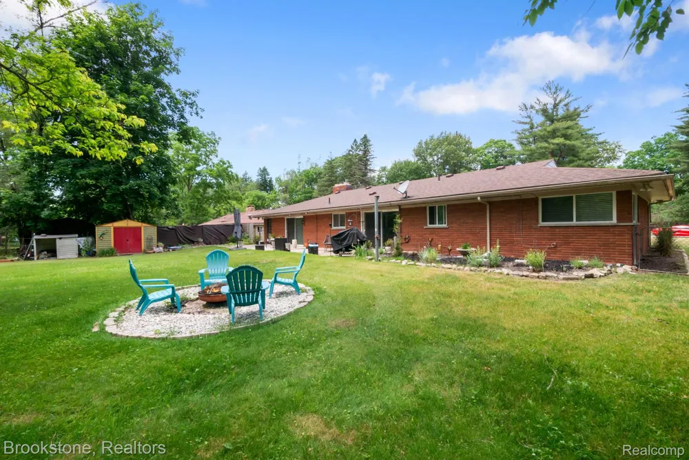 26095 Rangemore Street Southfield City, MI 48033