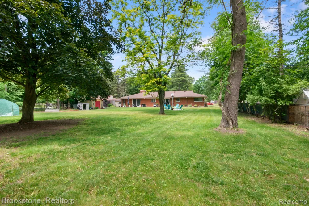 26095 Rangemore Street Southfield City, MI 48033