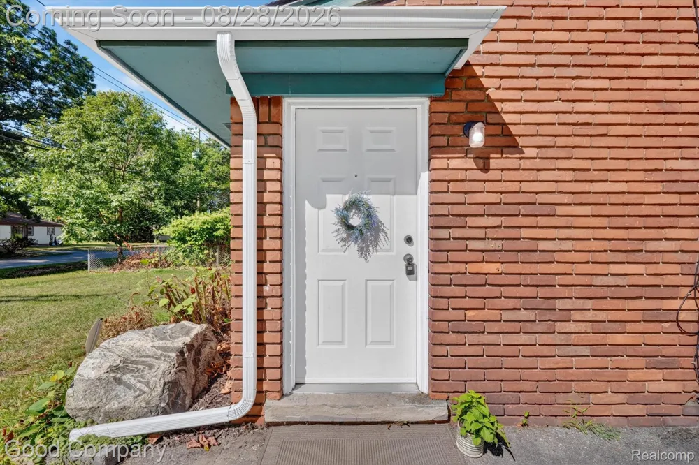 21004 Westover Avenue Southfield City, MI 48075