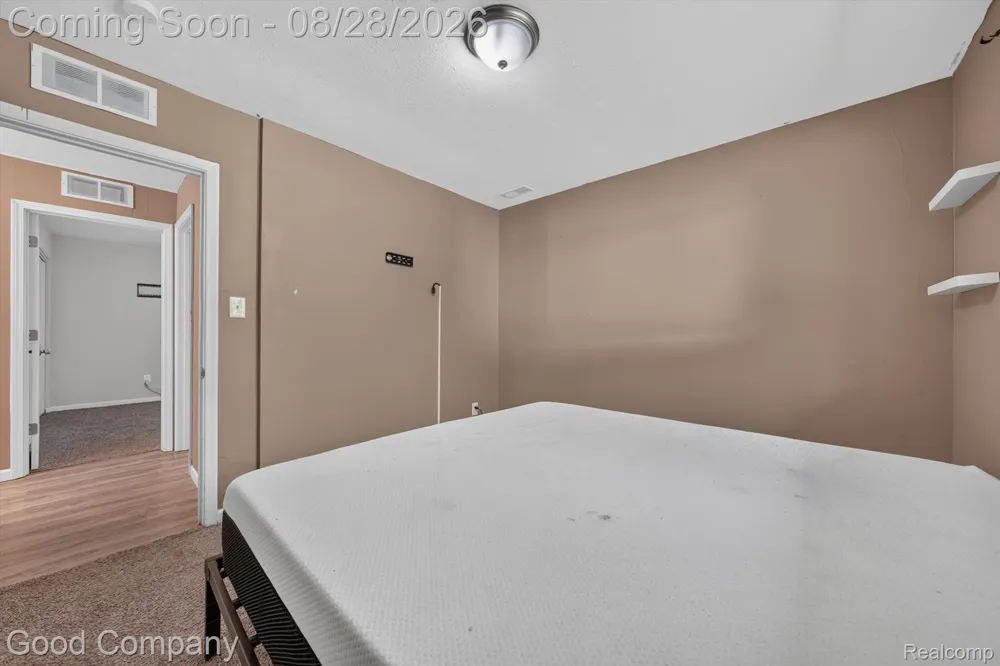 21004 Westover Avenue Southfield City, MI 48075
