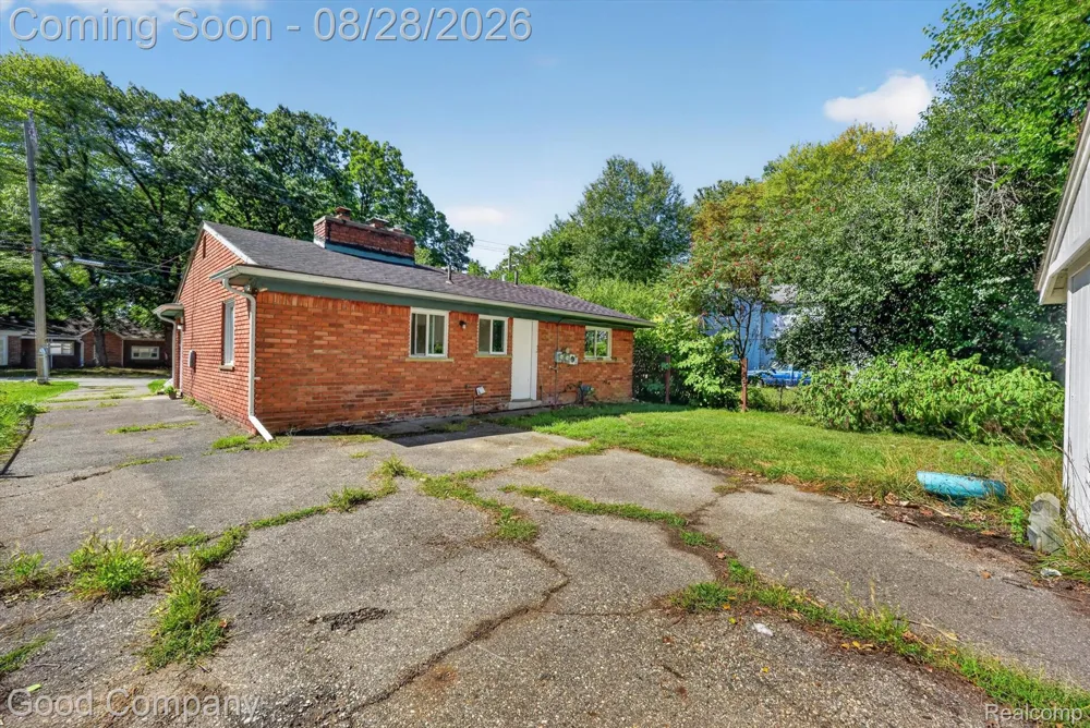 21004 Westover Avenue Southfield City, MI 48075