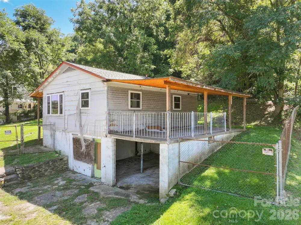 24 Vine Street Canton, NC 28716