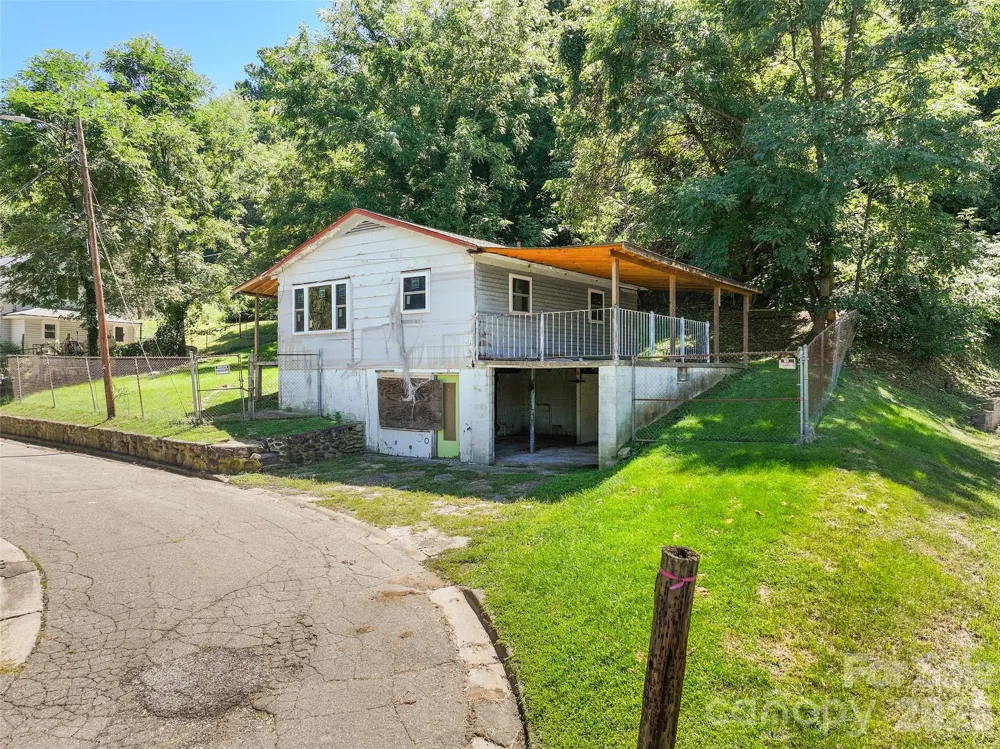 24 Vine Street Canton, NC 28716