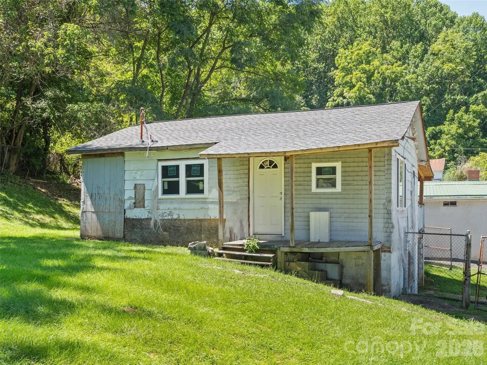 24 Vine Street Canton, NC 28716