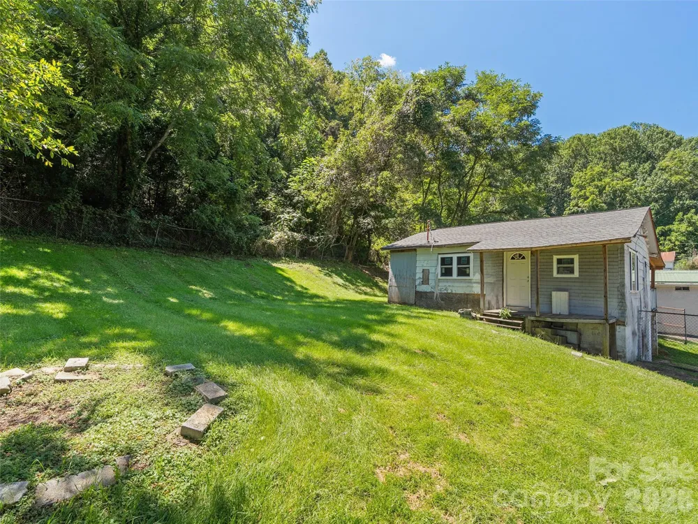 24 Vine Street Canton, NC 28716