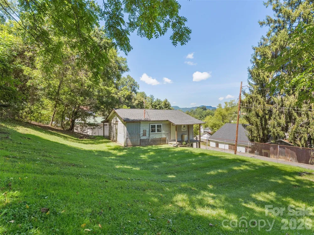 24 Vine Street Canton, NC 28716