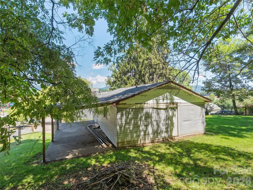 24 Vine Street Canton, NC 28716