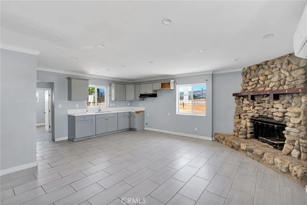 10912 Matilija Apple Valley, CA 92308