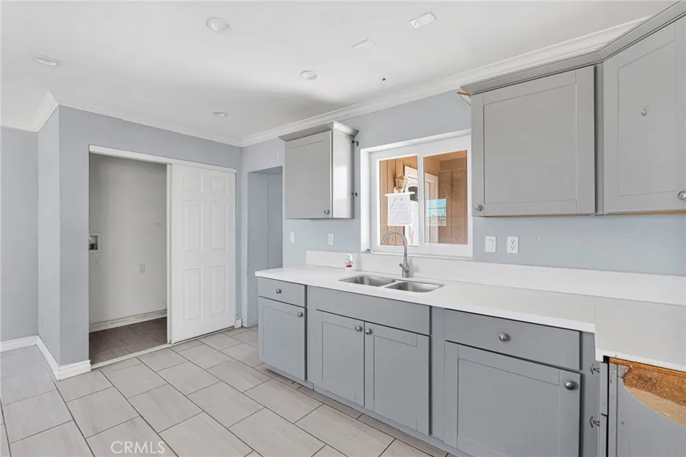 10912 Matilija Apple Valley, CA 92308
