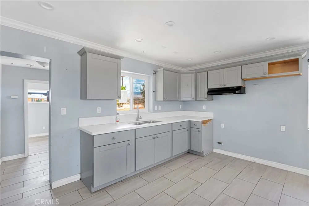 10912 Matilija Apple Valley, CA 92308