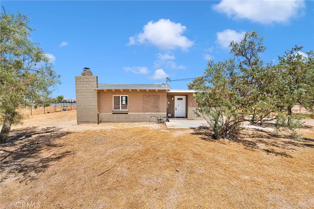 10912 Matilija Apple Valley, CA 92308