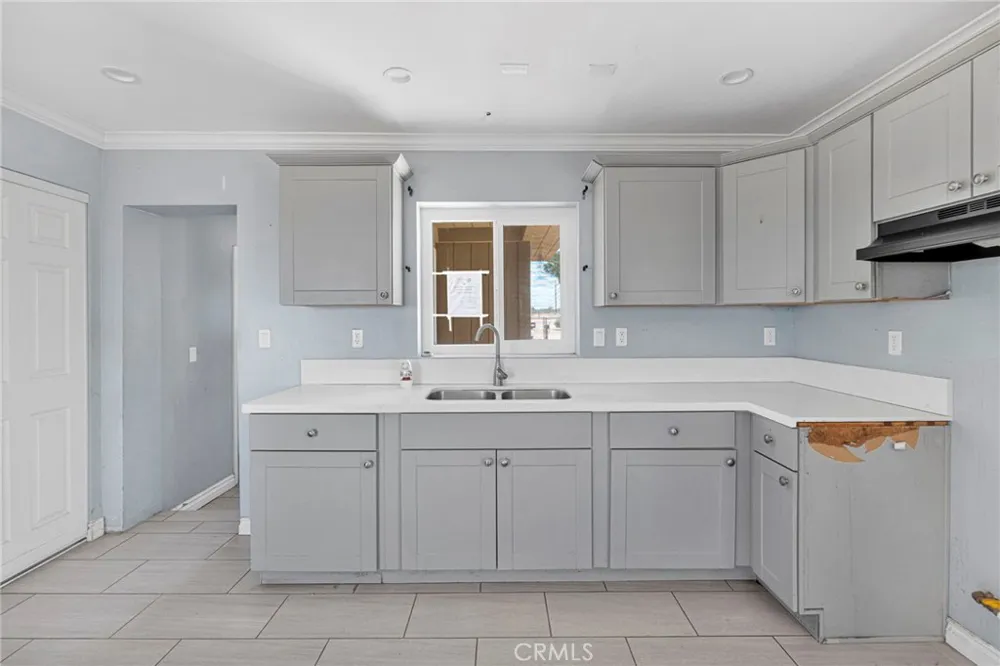 10912 Matilija Apple Valley, CA 92308