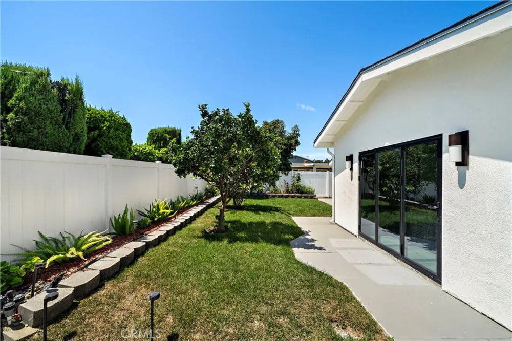 9162 Brabham Drive Huntington Beach, CA 92646