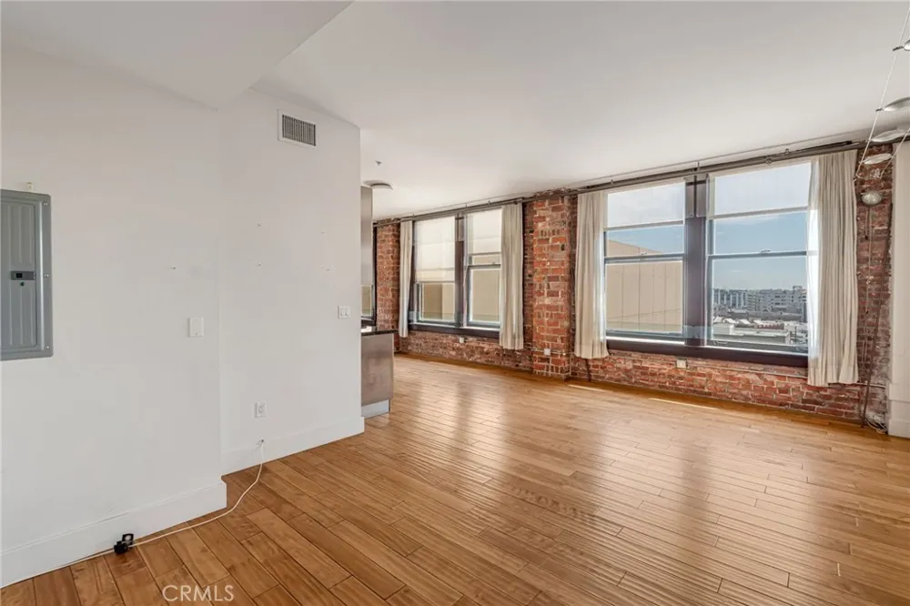 460 S Spring Unit 702 Los Angeles, CA 90013