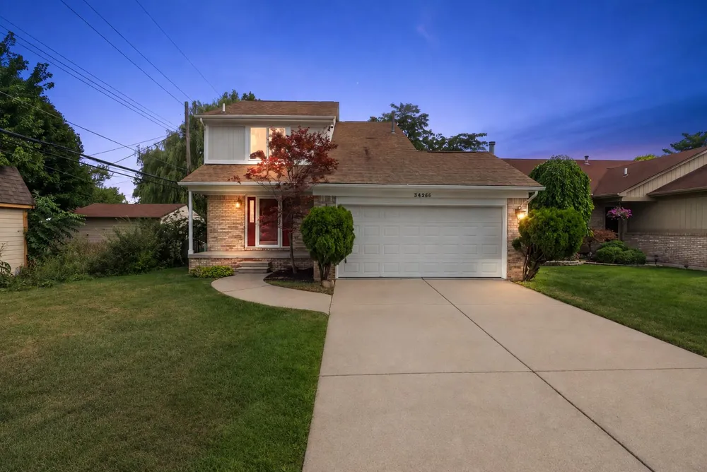 34266 Rhode Island Street Clinton, MI 48035