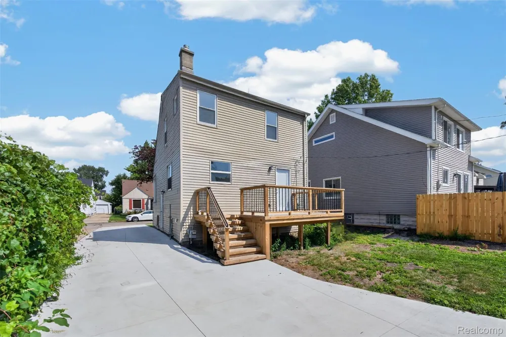 761 Columbia Road Berkley City, MI 48072