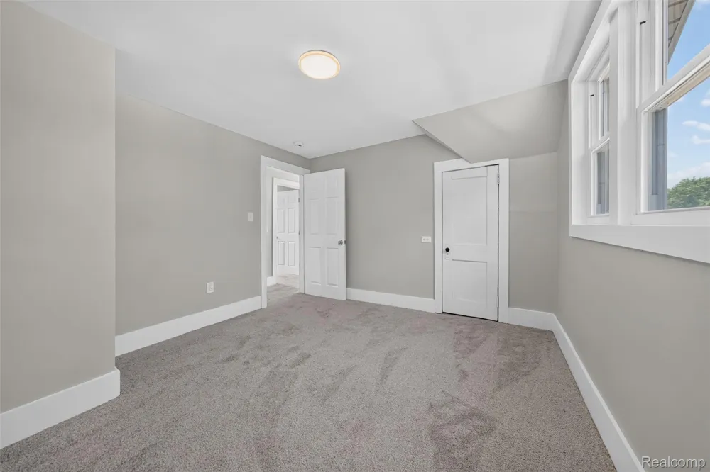 761 Columbia Road Berkley City, MI 48072