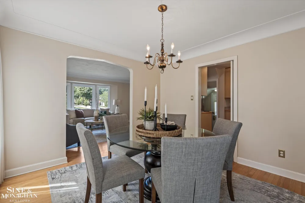 1930 Lochmoor Boulevard Grosse Pointe Woods City, MI 48236