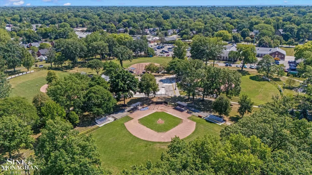 1930 Lochmoor Boulevard Grosse Pointe Woods City, MI 48236