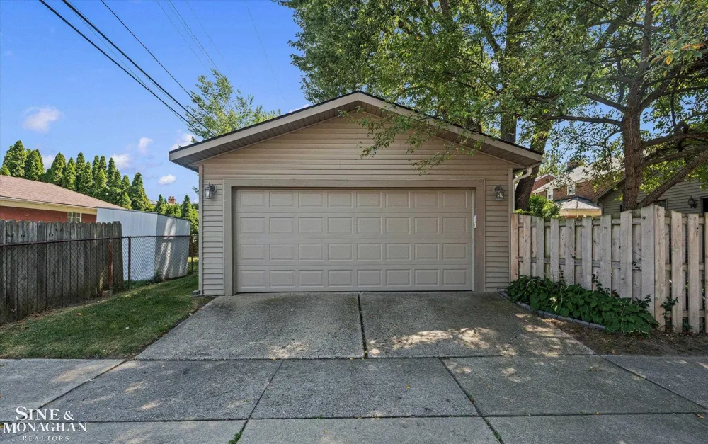 1930 Lochmoor Boulevard Grosse Pointe Woods City, MI 48236