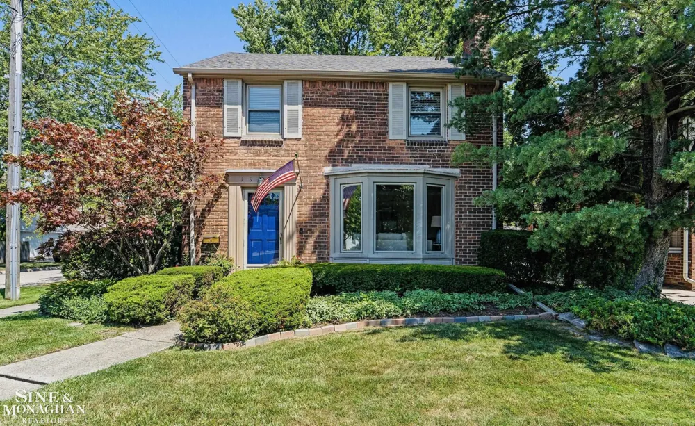 1930 Lochmoor Boulevard Grosse Pointe Woods City, MI 48236