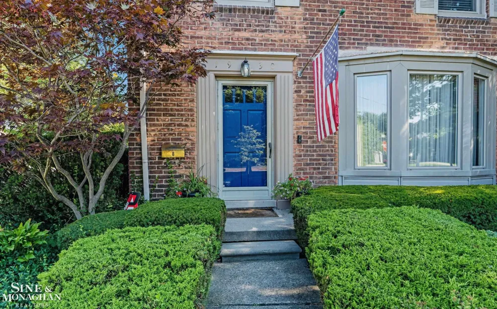 1930 Lochmoor Boulevard Grosse Pointe Woods City, MI 48236