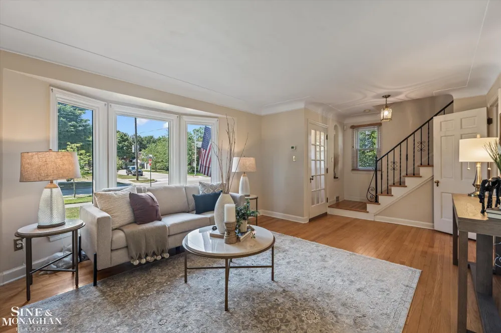 1930 Lochmoor Boulevard Grosse Pointe Woods City, MI 48236