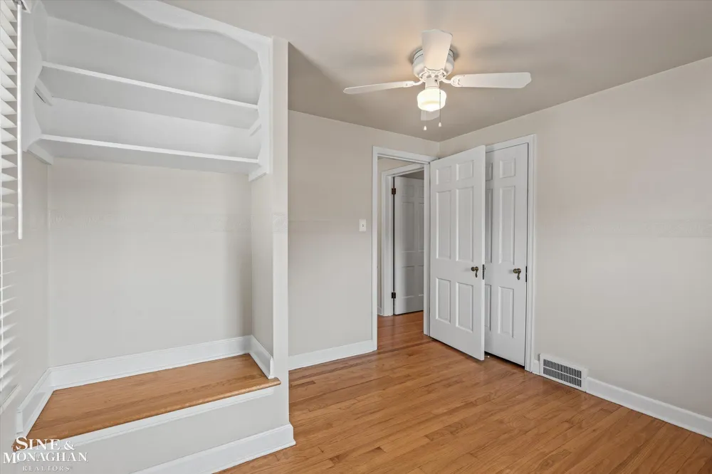 1930 Lochmoor Boulevard Grosse Pointe Woods City, MI 48236