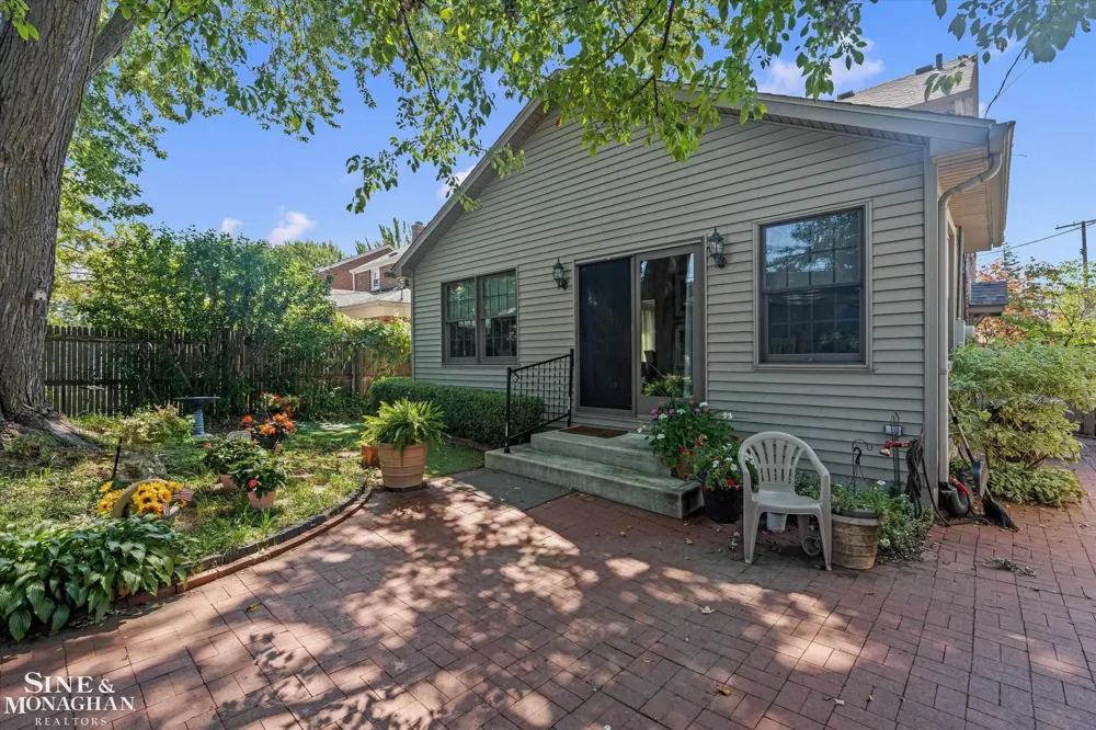 1930 Lochmoor Boulevard Grosse Pointe Woods City, MI 48236