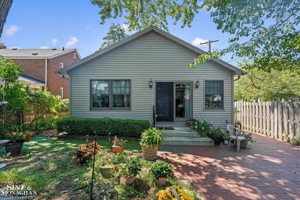 1930 Lochmoor Boulevard Grosse Pointe Woods City, MI 48236