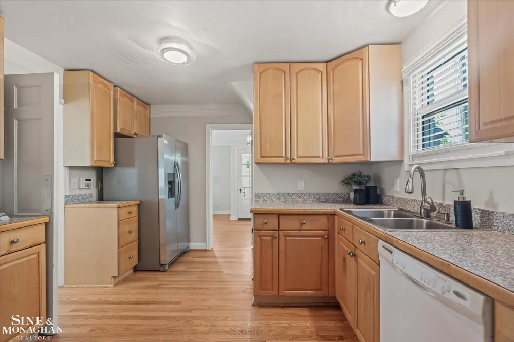 1930 Lochmoor Boulevard Grosse Pointe Woods City, MI 48236