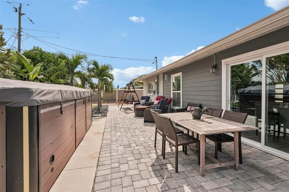 365 SHAMROCK BOULEVARD Venice, FL 34293