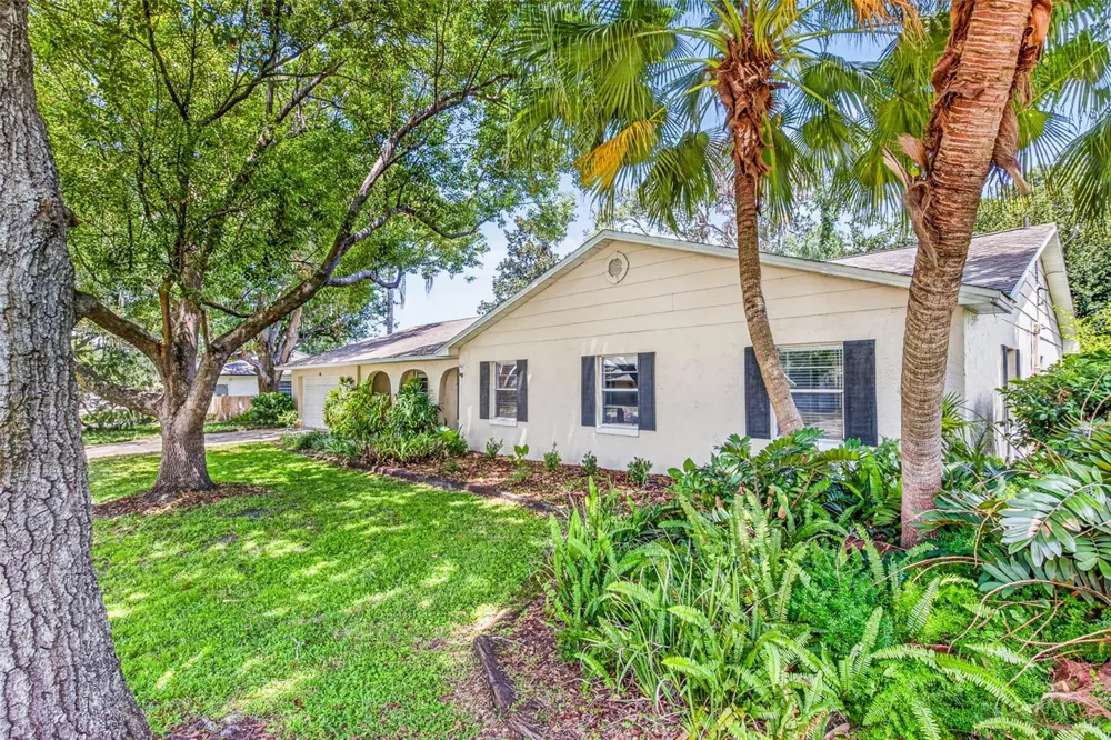 301 VALENCIA COURT Winter Garden, FL 34787
