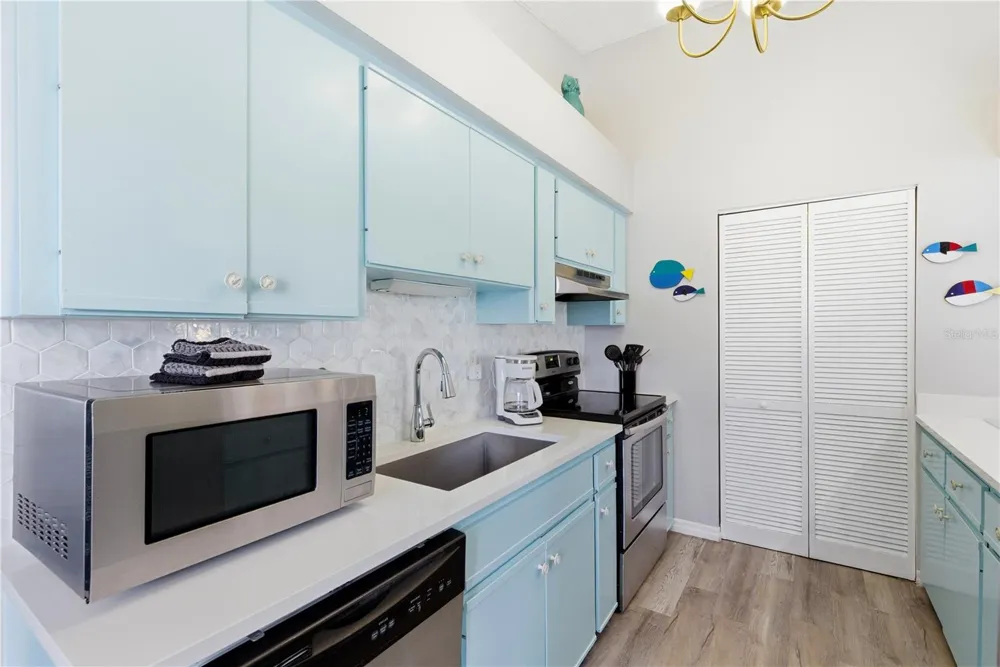 527 BEACH ROAD Sarasota, FL 34242