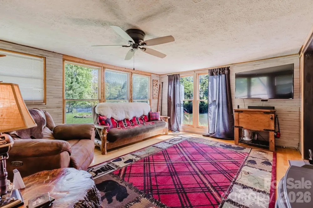 1380 Highway 19a Highway Whittier, NC 28789