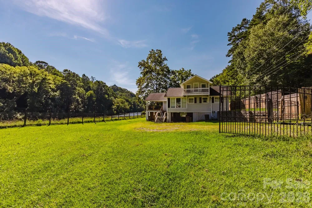 1380 Highway 19a Highway Whittier, NC 28789