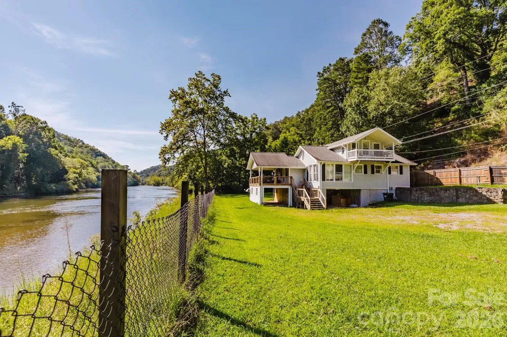 1380 Highway 19a Highway Whittier, NC 28789
