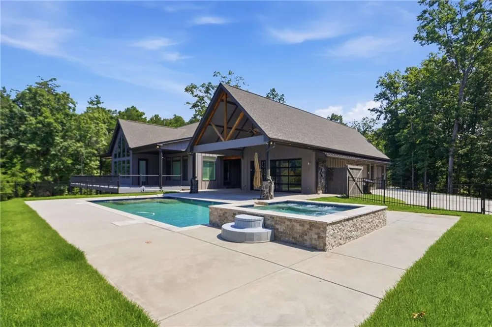 175 Lands End Trail Cleveland, GA 30528