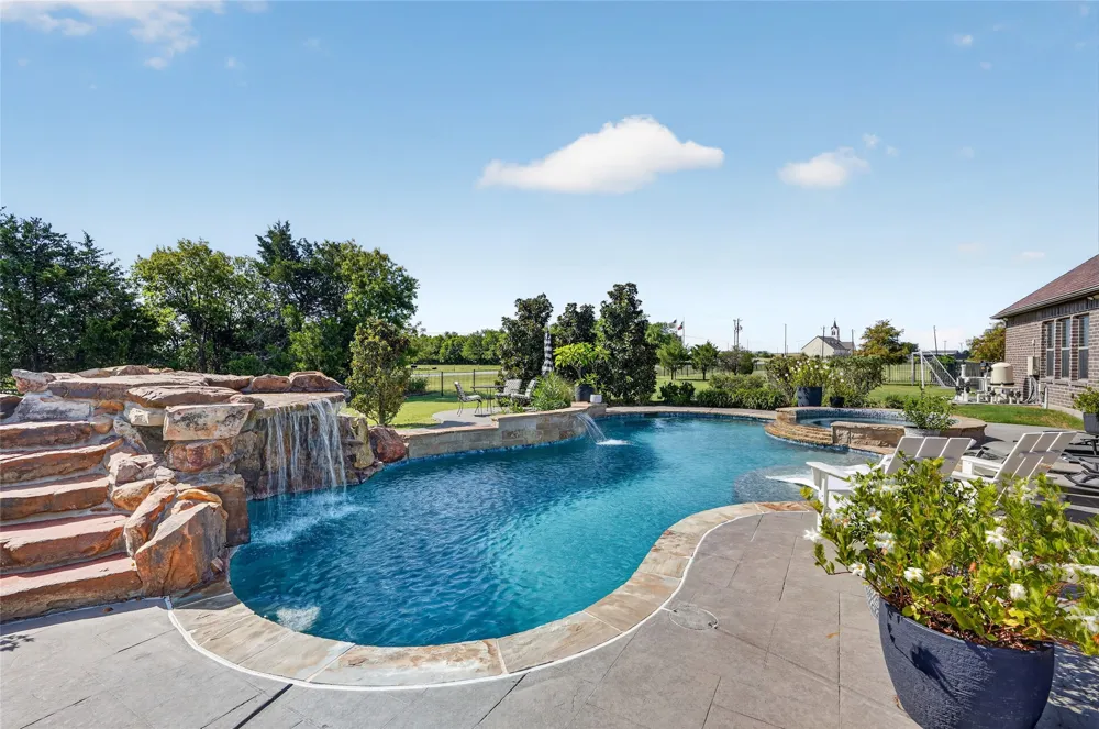 11110 Whispering Lane Talty, TX 75126